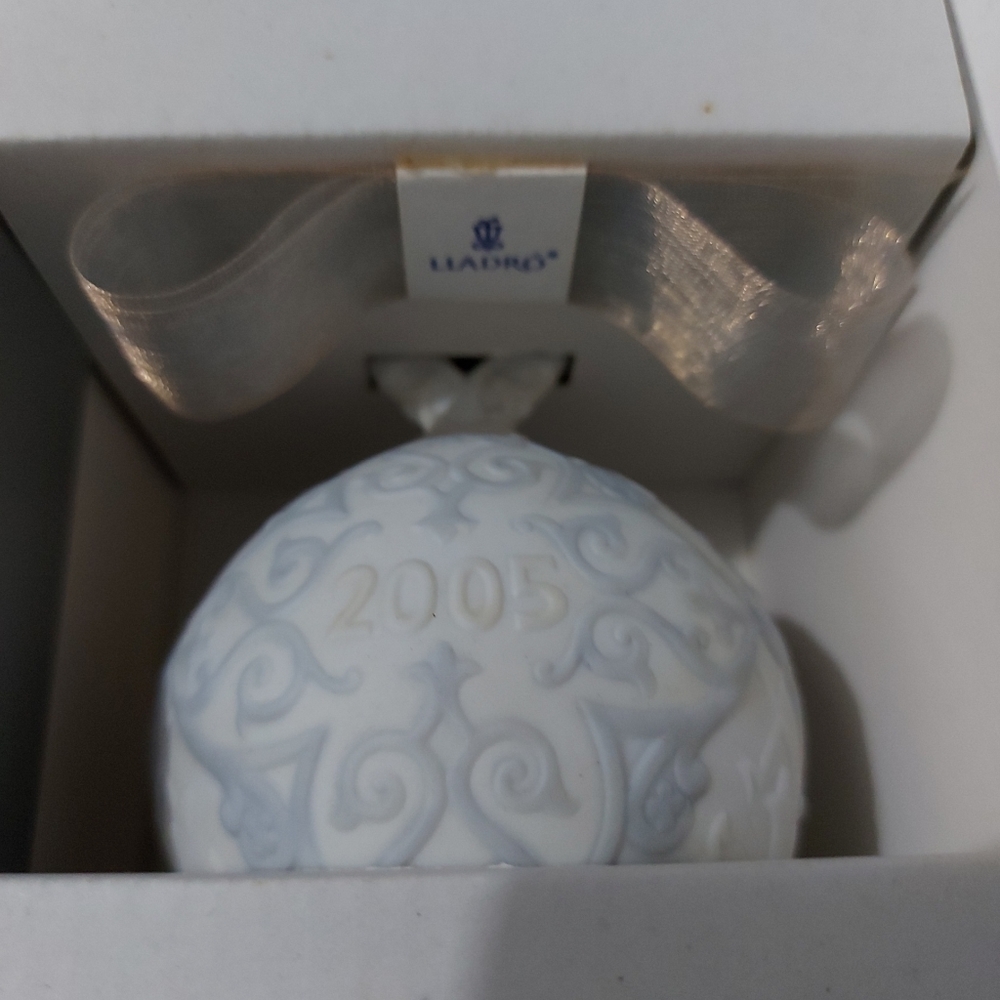 Lladro 2005 Christmas Ball